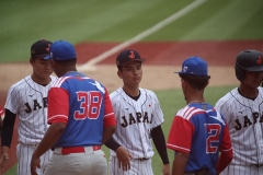 日本代表　プエルトリコ代表　握手